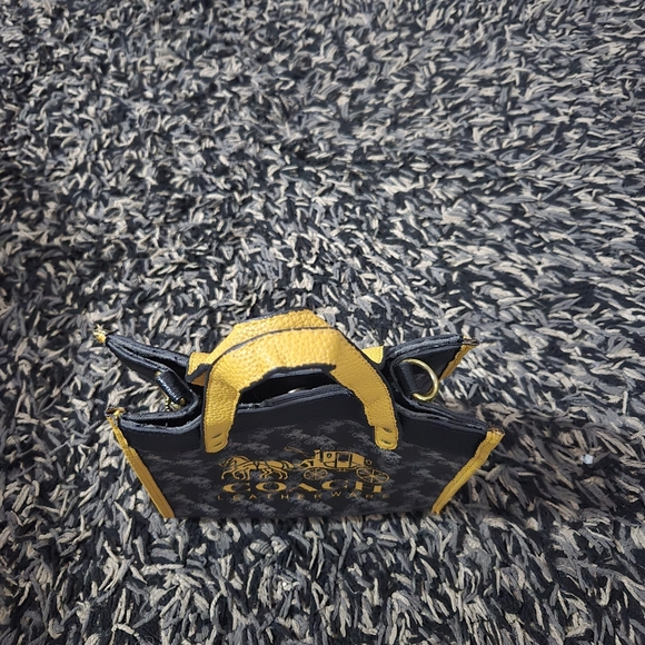 COACH Horse & Carriage Tote Bag Black/Yellow Leather Trim A1773-21586 - Picture 2 of 16